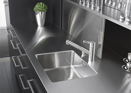 Plan de Travail et Crédence Intégrés en Inox Brossé Ultra-Moderne